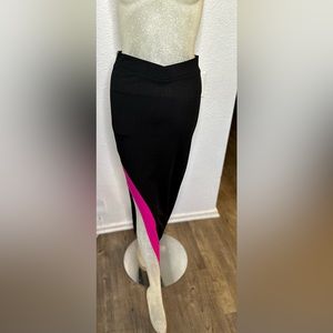Tesoro Moda Asymmetrical Black/Pink Skirt w/ Silver Zipper on Side. Size S. NWT!
